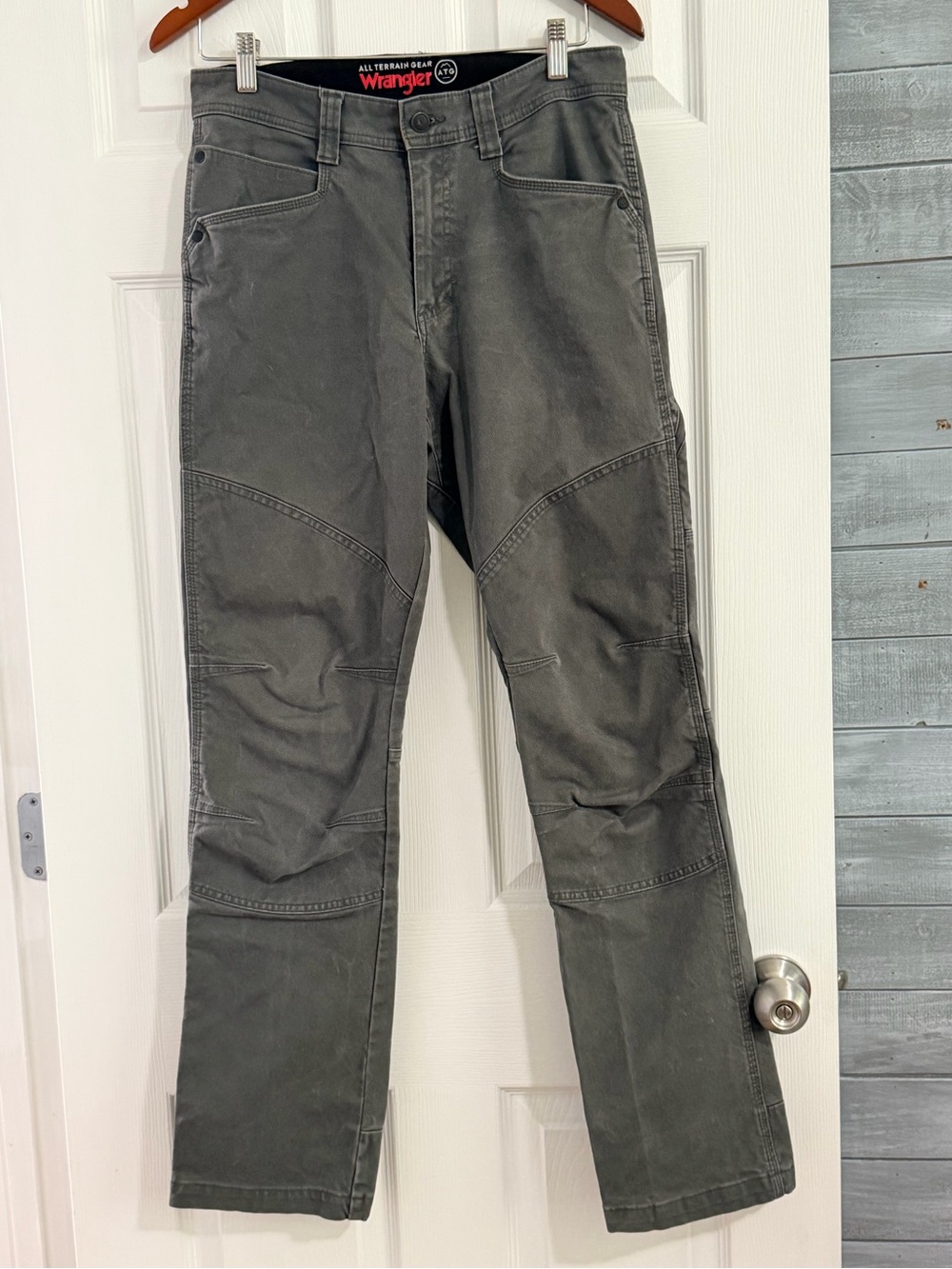 Wrangler Men’s Charcoal Gray Cargo Pants